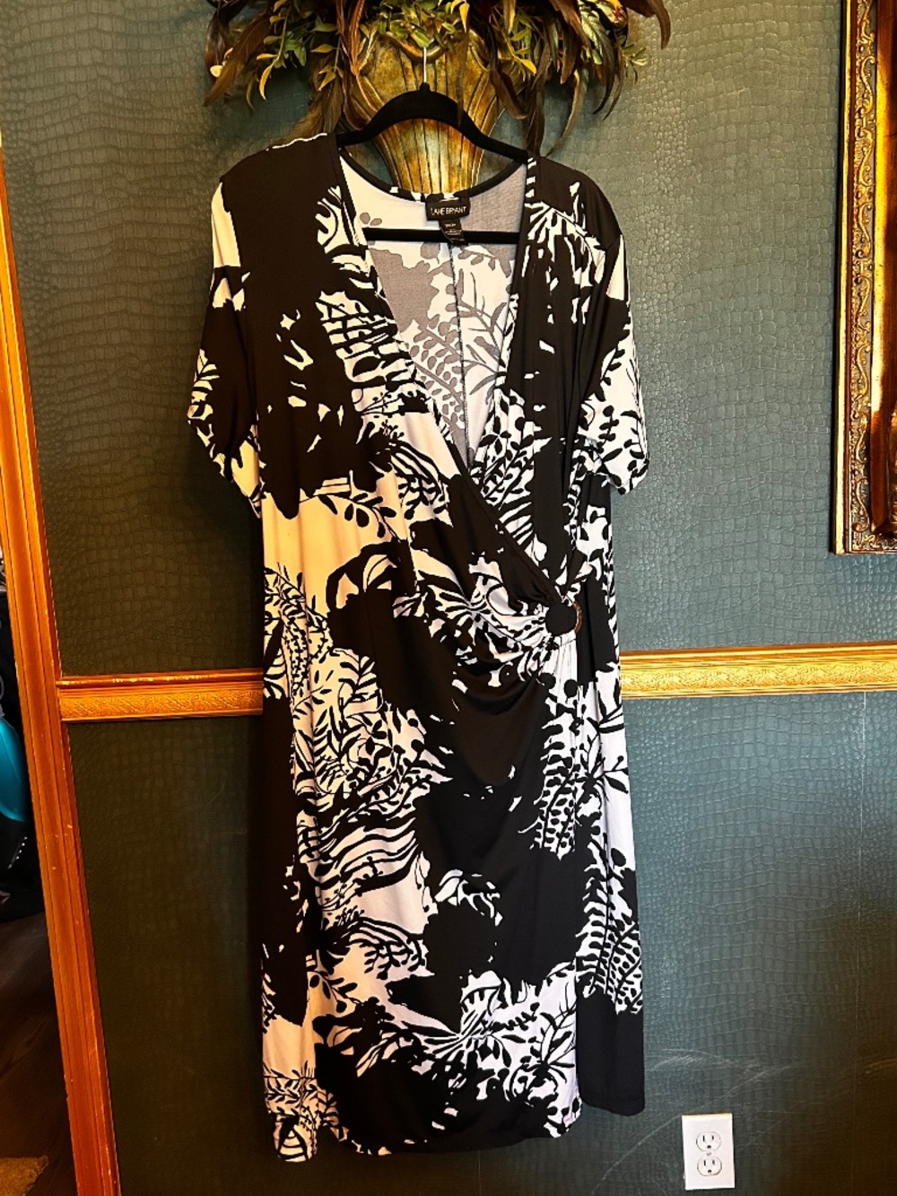 Beautiful blk/white wrap dress .  Timeless dress lane Bryant plus size 24